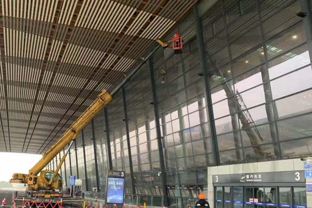 宝安玻璃幕墙维护和保养